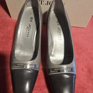 St. John Leather Elegant Pomps